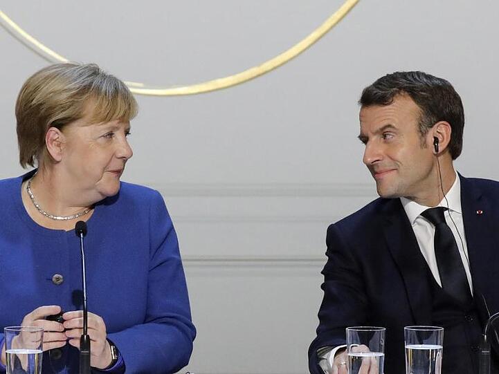 Merkel und Macron kündigten kurzfristig eine gemeinsame Initiative für eine europäische Antwort auf die Corona-Krise an.