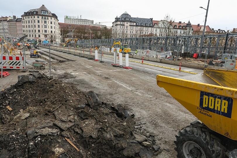 Die Bauarbeiten sind in vollem Gange.
