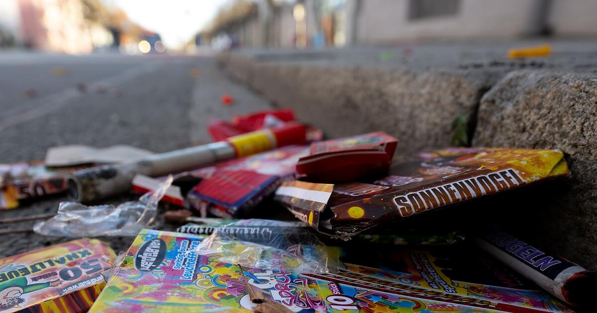 Feuerwerksm-ll-nach-Silvester-Wer-muss-das-eigentlich-aufr-umen-