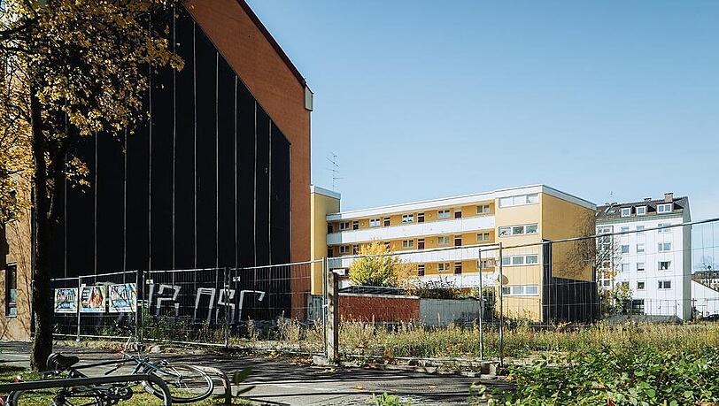 Die Brache an der Marsstra&szlig;e im Herbst.