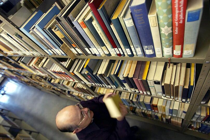 Stadtbibliothek: 92%
Preise: 4-20 Euro, Subvention: 37,53 Mio. €, Ausleihen: 13,09 Mio, Zuschuss pro Leihe: 2,87 Euro