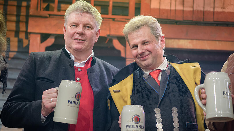 Täuschend echt: Münchens OB Dieter Reiter mit seinem Double Gerhard Wittmann.