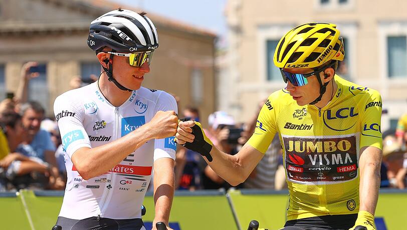 Tadej Pogacar (l) und Titelverteidiger Jonas Vingegaard sind bei der Tour de France die Topfavoriten.