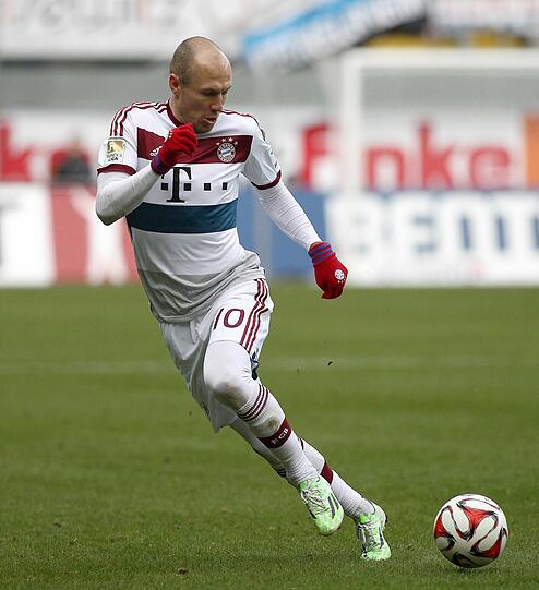 ARJEN ROBBEN - NOTE 1 - Hatte Spaß in Ostwestfalen. Lachte, wenn ein Dribbling misslang. Und grinste breit nach seiner Traumvorlage zum 1:0. Noch breiter nach seinem Elfer zum 3:0 (64.). Selbst gefoult, selbst verwandelt. Saisontreffer 15. Es folgte Nummer 16 &ndash; dank Ribérys Vorlage. Jetzt alleiniger Erster der Torjägerliste - daher die 1.