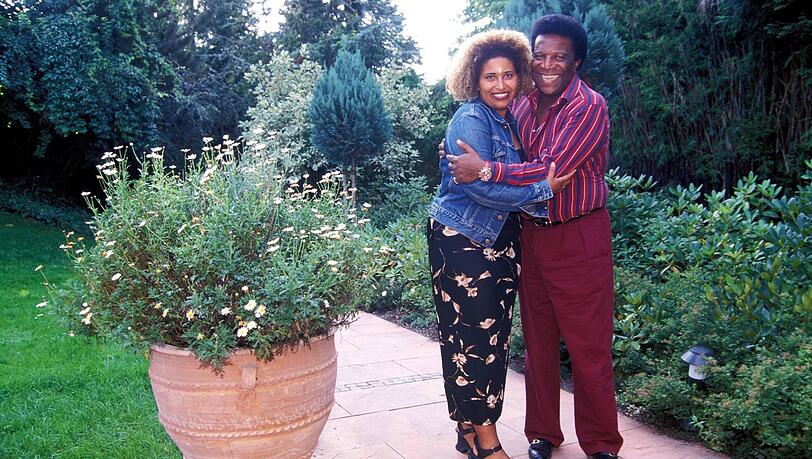 Roberto Blanco with his daughter Patricia in the garden of his home in Munich - he hasn't seen them happy together in years.