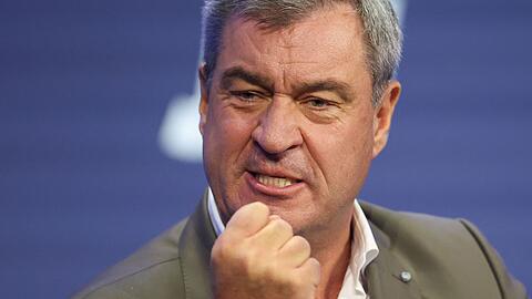 CSU-Chef S&ouml;der sagt einer "Roten Front" in Berlin den Kampf an.