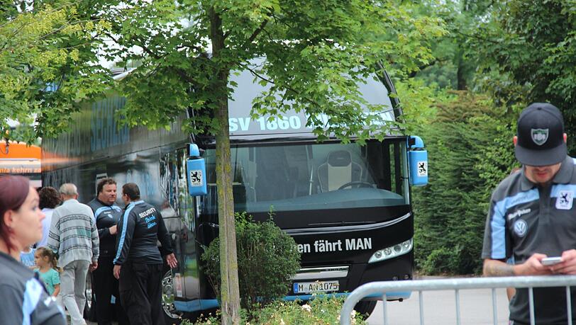 Das ist der neue Teambus des TSV 1860 München.