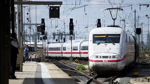 Wegen eines verwirrten Mannes hat die Polizei einen ICE aus München mit 900 Passagieren evakuieren lassen. (Symbolfoto)