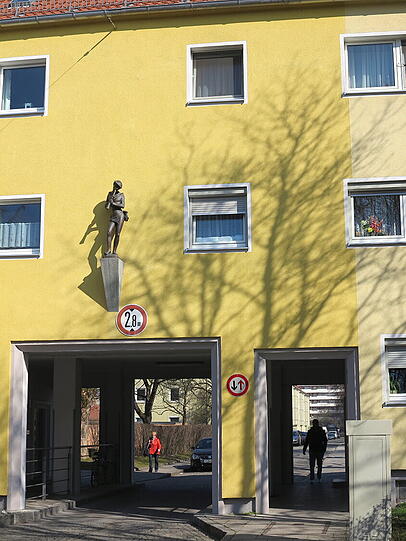In Freimann hat AZ-Leser Djordje Matkovic dieses Flötenspieler an der Fassade entdeckt. Man stelle sich nur einmal vor, der könnte wirklich spielen....