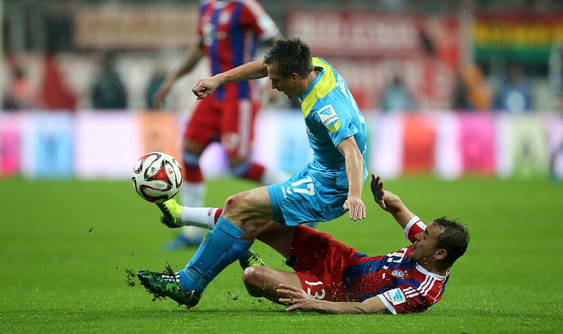 RAFINHA Note 3: Bekam Peszko nicht in den Griff, defensiv ausbaufähig. Dafür gut in der Spieleröffnung, verteilte Bälle aus dem Mittelkreis.