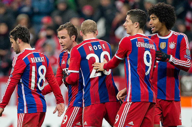 Zwei Optionen als Schweinsteiger-Ersatz: Mario Götze (2.v.l.) und Sebastian Rode (3.v.l.) Guardiola hat sich für die offensivere Variante entschieden.