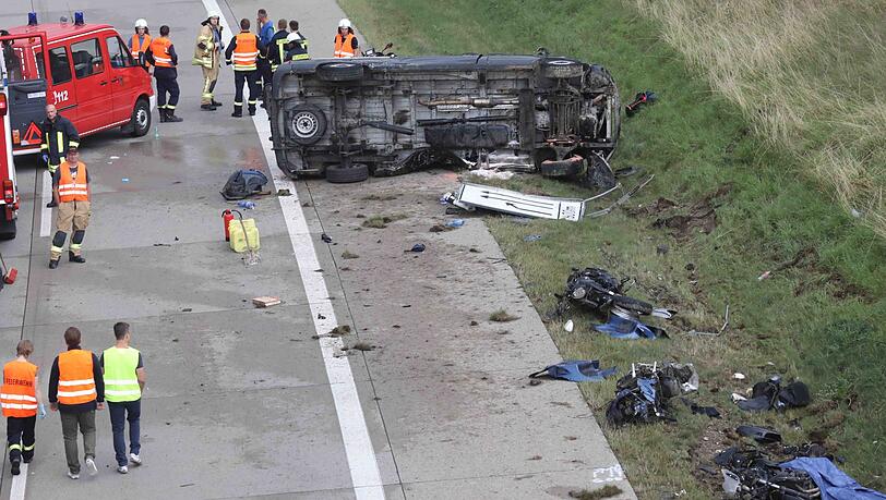Vier Motorradfahrer wurden bei dem schweren Verkehrsunfall zwischen Bad Lobenstein und Schleiz im Südosten Thüringens getötet.