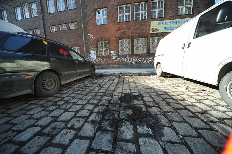 Hier vor dem Tröpferlbad in der Thalkirchnerstrasse 96 ist der Maserati angezündet worden.
