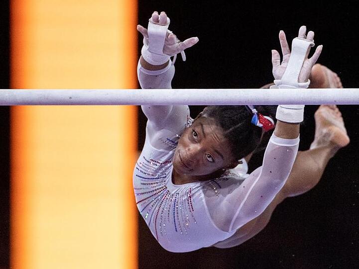US-Star Simone Biles am Stufenbarren.