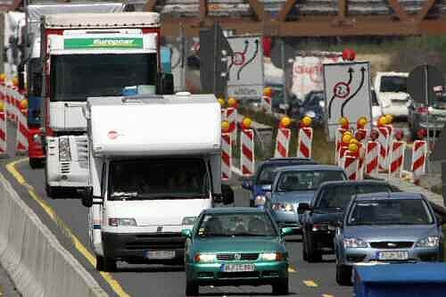 Stau auf der A 9 Hermsdorfer Kreuz