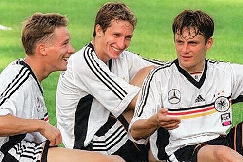 Für den Confed-Cup 1999 nominierte Erich Ribbeck eine Verlegenheitself. Maul (von li.), Baumann und Gerber waren auch dabei.