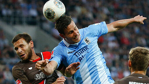 Szene aus dem Spiel zwischen dem FC St. Pauli und dem TSV 1880 München. Szene aus dem Spiel zwischen dem FC St. Pauli und dem TSV 1880 München.