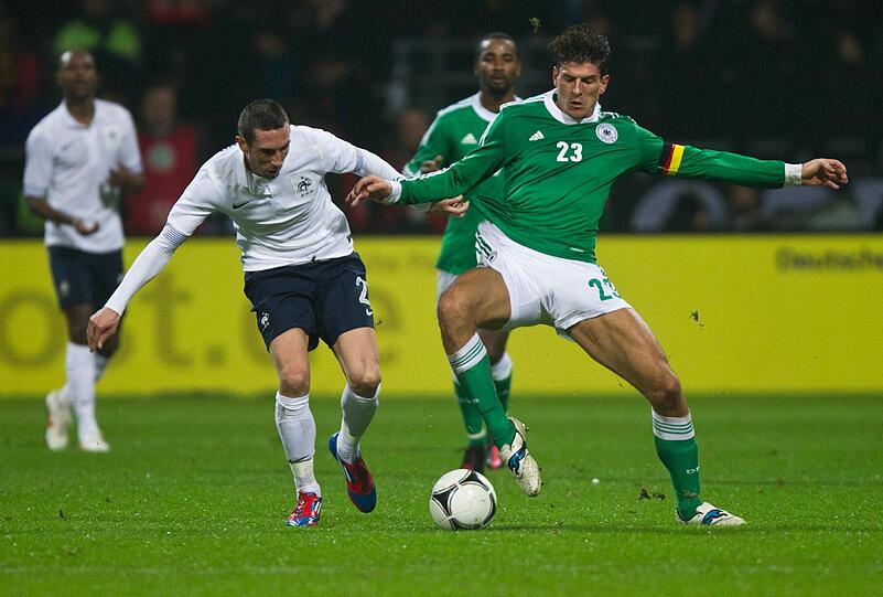 Mario Gomez: Gegen Frankreich (1:2) in der zweiten Halbzeit mit Kapitänsbinde, aber ohne Glück und Tor.