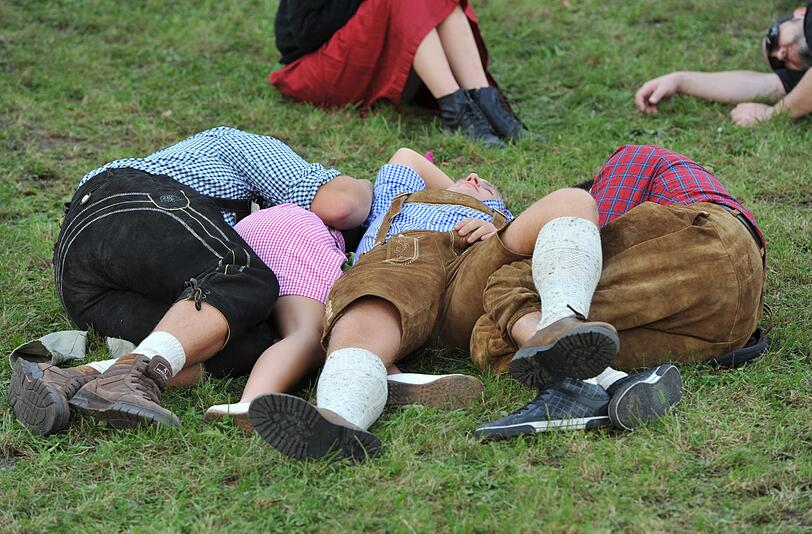 DIE SCHLIMMSTE ZEIT DES JAHRES: Der stellvertretende AZ-Lokalchef Timo Lokoschat findet, dass das Oktoberfest ein nerviges Massenbesäufnis ist und mit Volksfest rein gar nichts zu tun hat und schreibt eine Polemik. Die AZ bekommt soviel Feedback auf diesen Artikel wie sonst selten. Vor allem positives.