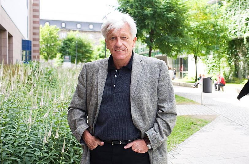 Albert Huber (56), Beamter: "Die Intelligenz ist meiner Meinung nach nach dem Gießkannenprinzip verteilt: Es gibt genauso viele dumme Frauen, wie es dumme Männer gibt. Möglicherweise haben Frauen mehr soziale Kompetenzen. Dass Frauen heutzutage immer noch weniger in Managerberufen zu finden sind als Männer, hat eher mit Seilschaften und alten Rollenbildern zu tun. Da kann eine Frau so intelligent sein, wie sie will."