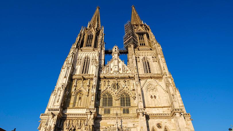 Höllisch hoch: der Regensburger Dom. (Archivbild)