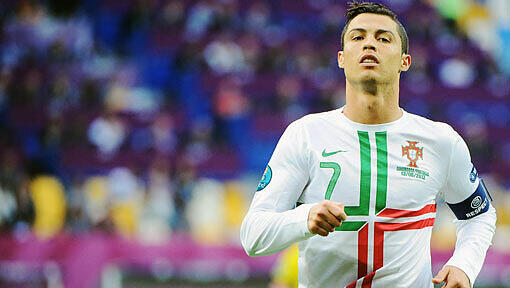 In der 87. Minute schießt Portugal das entscheidende 3:2 gegen Dänemark im Vorrundenspiel der Gruppe B am Mittwoch. Ronaldo vergibt zwei Großchancen. In der 87. Minute schießt Portugal das entscheidende 3:2 gegen Dänemark im Vorrundenspiel der Gruppe B am Mittwoch. Ronaldo vergibt zwei Großchancen.