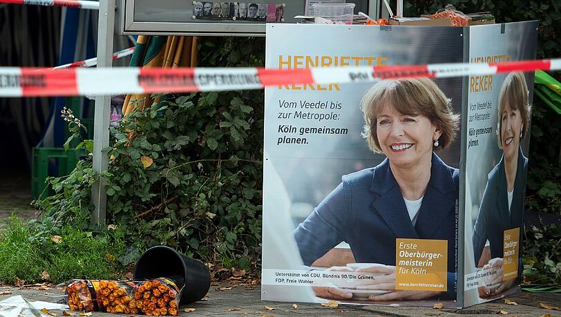 Ein Wahlpakat von Henriette Reker am Ort des Angriffs auf einem Kölner Wochenmarkt. Ein Wahlpakat von Henriette Reker am Ort des Angriffs auf einem Kölner Wochenmarkt.