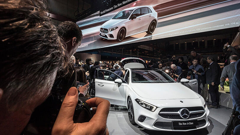 Umschwärmtes Schaustück: die neue Mercedes A-Klasse bei ihrer Weltpremiere.