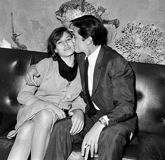 Schauspielerin Nathalie Delon (hier mit Ehemann Alan Delon) ist am 21. Januar an den Folgen einer Krebserkrankung gestorben. Sie wurde 79 Jahre alt.