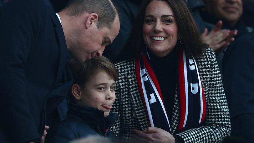 Prinz William, Prinz George und Herzogin Kate waren am Samstag beim "Six Nations Tie" im Londoner Tickenham Stadion. Prinz William, Prinz George und Herzogin Kate waren am Samstag beim "Six Nations Tie" im Londoner Tickenham Stadion.