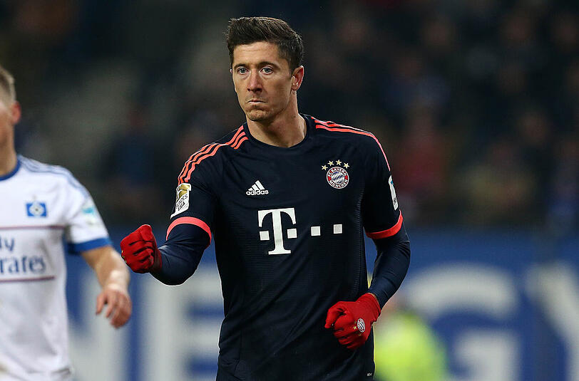 Robert Lewandowski: Note 1. Polens Sportler des Jahres, Guinness-Buch-Rekordler. Und 2016? Im 19. Pflichtspiel-Starteinsatz hintereinander verwandelte er den Elfer souverän zum 1:0. Clever auch sein Abstauber zum 2:1, weil nicht im Abseits.