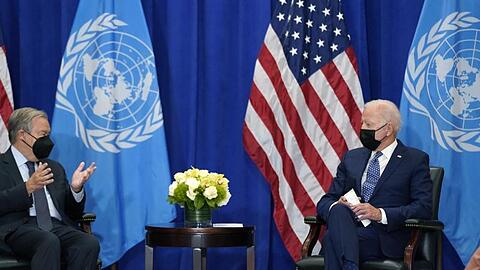 Joe Biden (r), Präsident der USA, trifft sich mit Antonio Gutérres, Generalsekretär der Vereinten Nationen.
