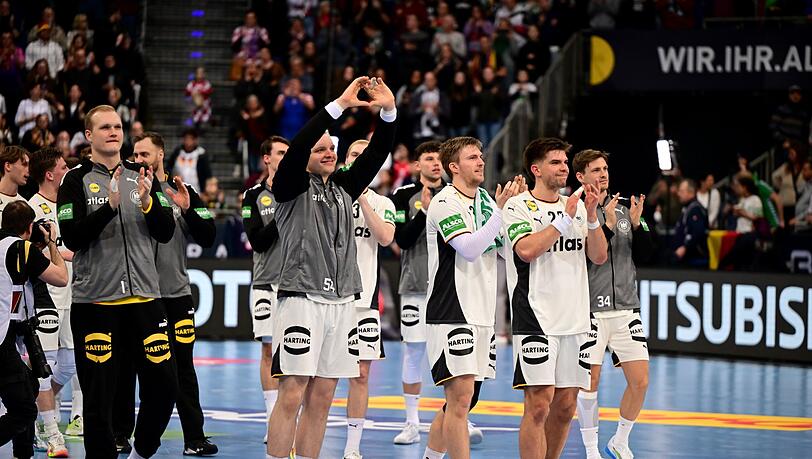 Die deutschen Handballer bedankten sich nach dem Sieg gegen Kroatien f&uuml;r die Unterst&uuml;tzung der Fans.