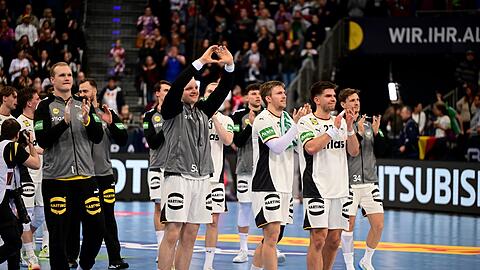Die deutschen Handballer bedankten sich nach dem Sieg gegen Kroatien f&uuml;r die Unterst&uuml;tzung der Fans.