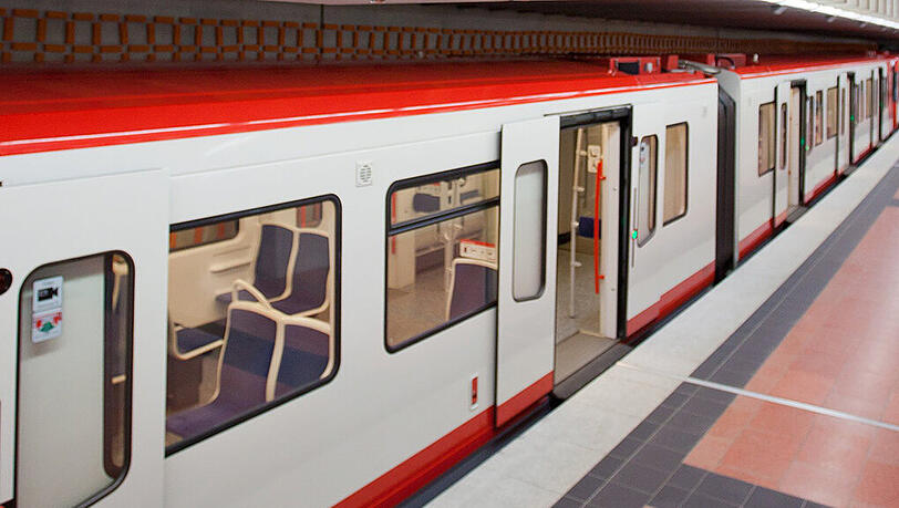 U-Bahn in Nürnberg: Eine Lichtschranke im Gleis rettete einem Betrunkenen das Leben. U-Bahn in Nürnberg: Eine Lichtschranke im Gleis rettete einem Betrunkenen das Leben.