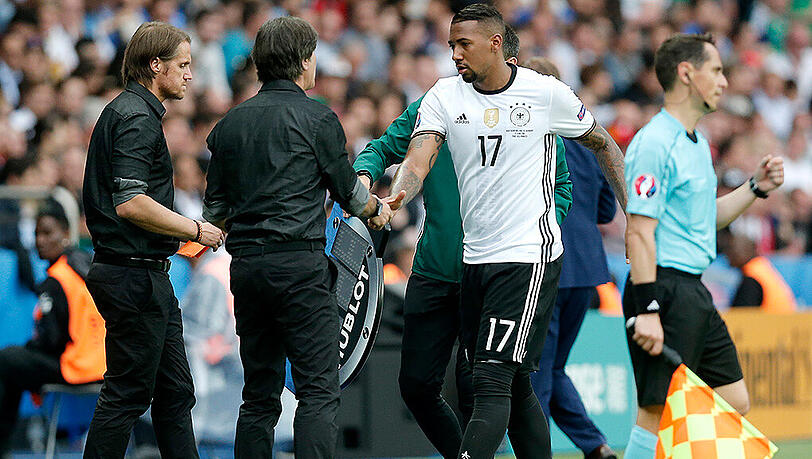 Die Auswechslung von Jérôme Boateng (rechts) im EM-Spiel gegen Nordirland. Die Auswechslung von Jérôme Boateng (rechts) im EM-Spiel gegen Nordirland.