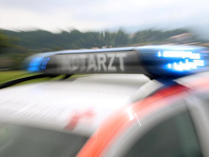 Ein Notarzteinsatzfahrzeug. Foto: Stephan Jansen/dpa/Symbolbild