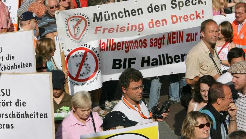 Demonstrationen gegen die Isentalautobahn auf dem Marienplatz in München. (Archivbild) Demonstrationen gegen die Isentalautobahn auf dem Marienplatz in München. (Archivbild)