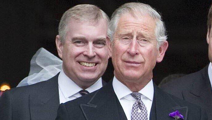 Prinz Andrew (l.) muss sich für die Vergleichszahlung im Missbrauchsprozess um Virginia Giuffre Geld von Prinz Charles leihen.