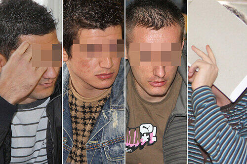 Die Geldkarten-Bande gestern vor dem Nürnberger Landgericht: Claudiu P. (27, links) spielte bei den Betrugsgeschäften eine zentrale Rolle, die drei anderen Angeklagten waren seine willige Helfer.