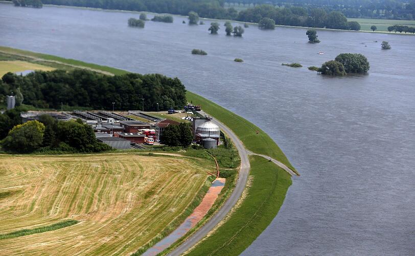 Die aktuellen Aufnahmen aus den Hochwassergebieten in Norddeutschland in unserer Bilderstrecke