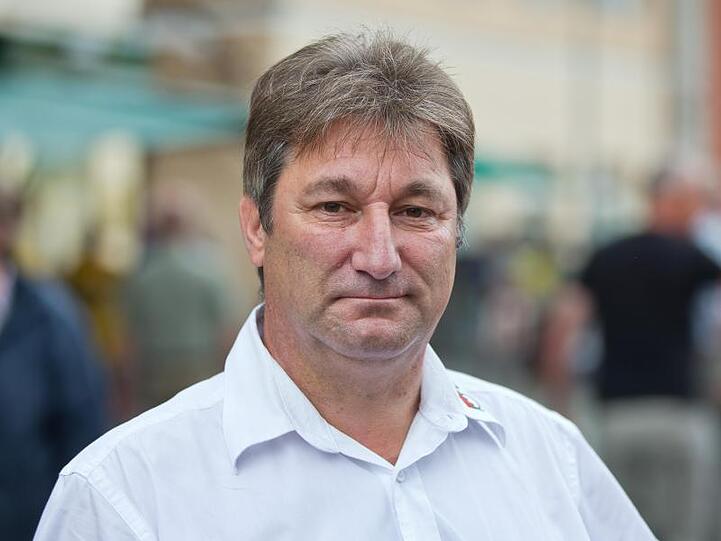 Der Parteivorsitzende der "Partei für franken - Die Franken", Robert Gattenlöhner, blickt in die Kamera. Foto: Daniel Karmann/Archivbild