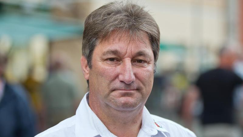 Der Parteivorsitzende der "Partei für franken - Die Franken", Robert Gattenlöhner, blickt in die Kamera. Foto: Daniel Karmann/Archivbild Der Parteivorsitzende der "Partei für franken - Die Franken", Robert Gattenlöhner, blickt in die Kamera. Foto: Daniel Karmann/Archivbild