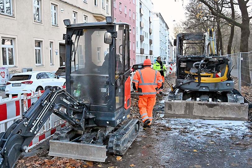 In unmittelbarer Nähe des Deutschen Museums haben in der Nacht zwei Bagger gebrannt.