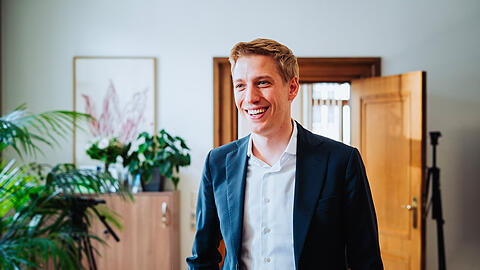 Oberb&uuml;rgermeister Dominik Krause (Gr&uuml;ne) in seinem B&uuml;ro im M&uuml;nchner Rathaus. Er ist bald Kopf der sogenannten Mango-Koalition. (Archivbild)