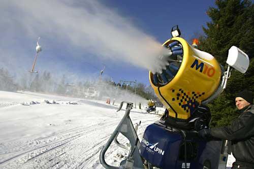 Künstlicher Schnee dank der Kanone