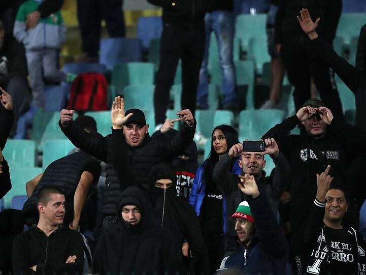 Eine Schande für den Fußball: Bulgarische Fans beim Spiel gegen England.