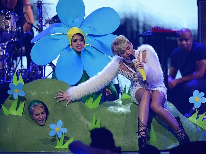 Gefangen zwischen Bienchen, Blümchen und Sexfantasien: Miley Cyrus (re.)