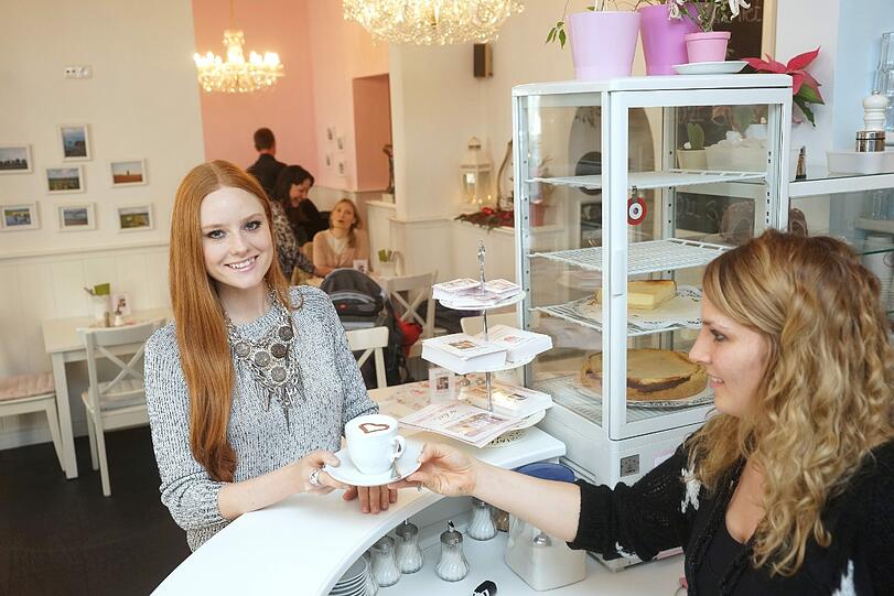Fast wie zu Hause: Barbara Meier im Café Lotti. Hier ist die Chefin eine ausgewanderte Ambergerin, genau wie das Topmodel.