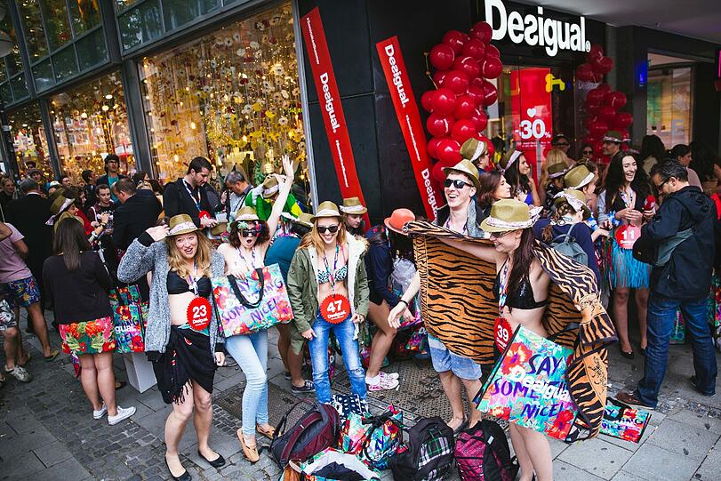Die Bilder vom Unterwäsche-Shopping in der Neuhauser Straße.